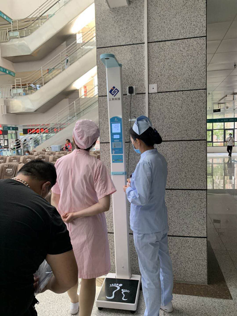 鄭州市人民醫院測身高體重的機器.jpg