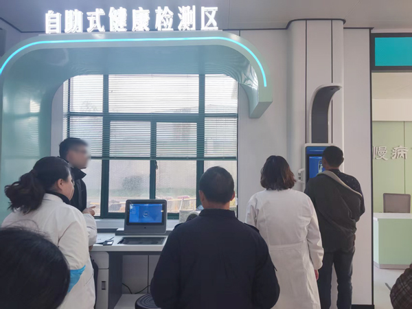 多功能健康一體機體驗使用中